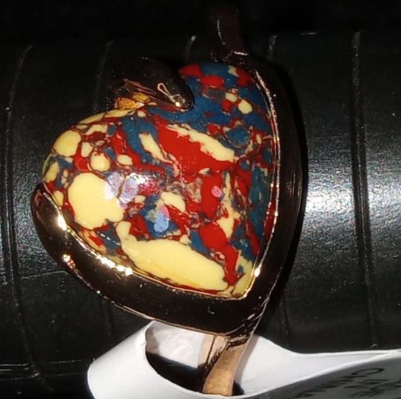 Beautiful Offset Heart Natural Stone And Gold Tone ring for women Size 9.5 - Picture 2 of 7